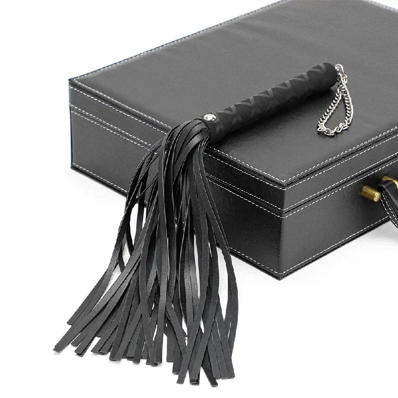 zyl-faux-leather-flogger-with-chain-finger-loop